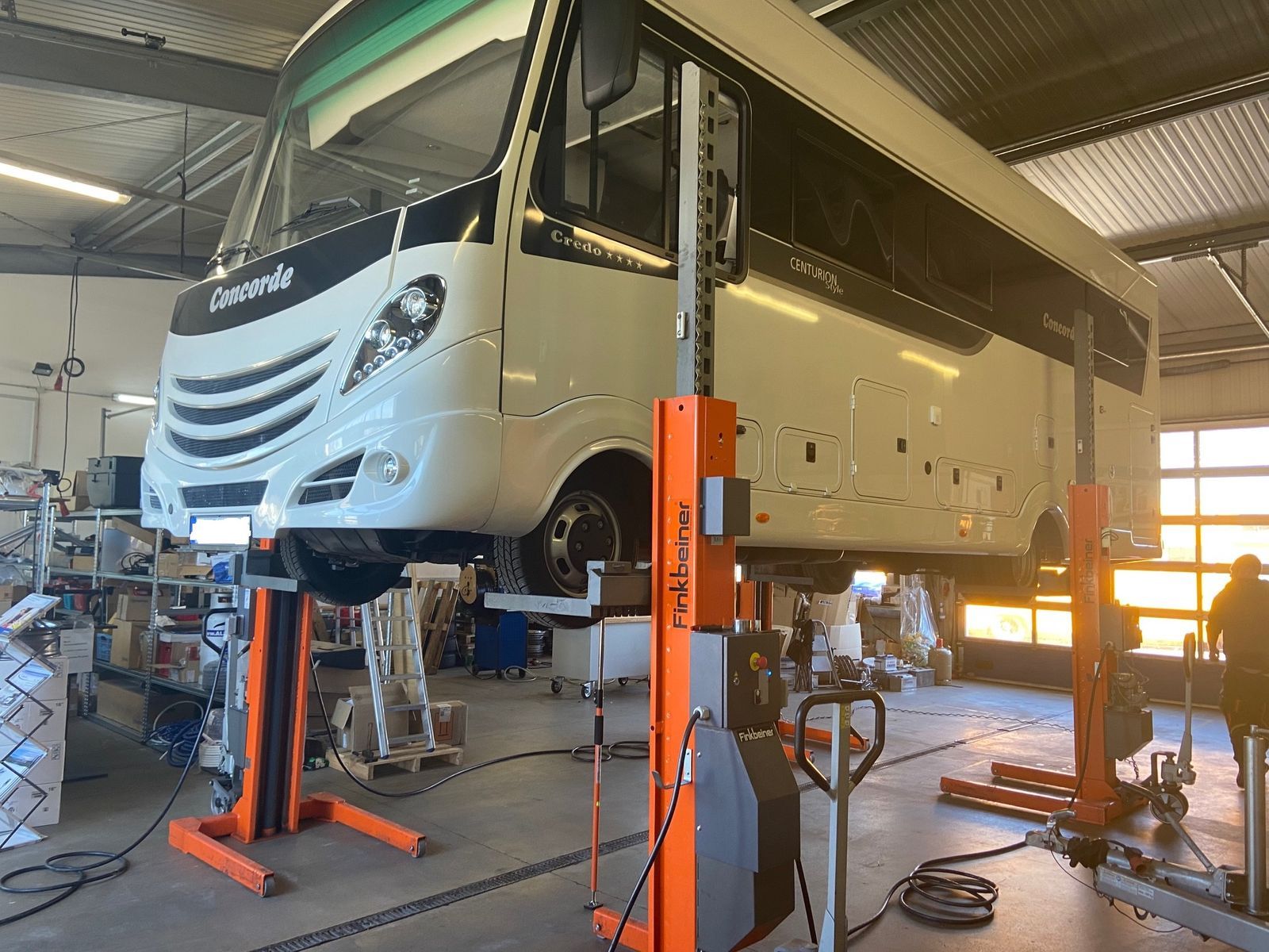 Reisemobil in der Werkstatt in Buchloe